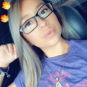 Meet your Posher, Abril